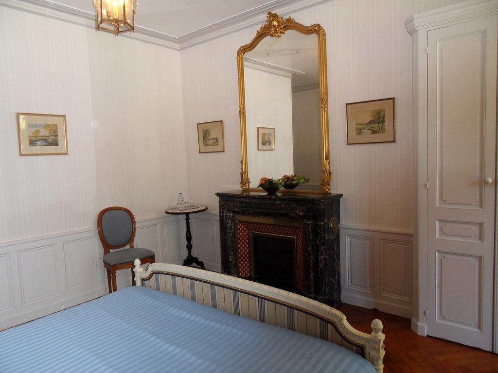 Chateau De La Motte Noailly Room photo