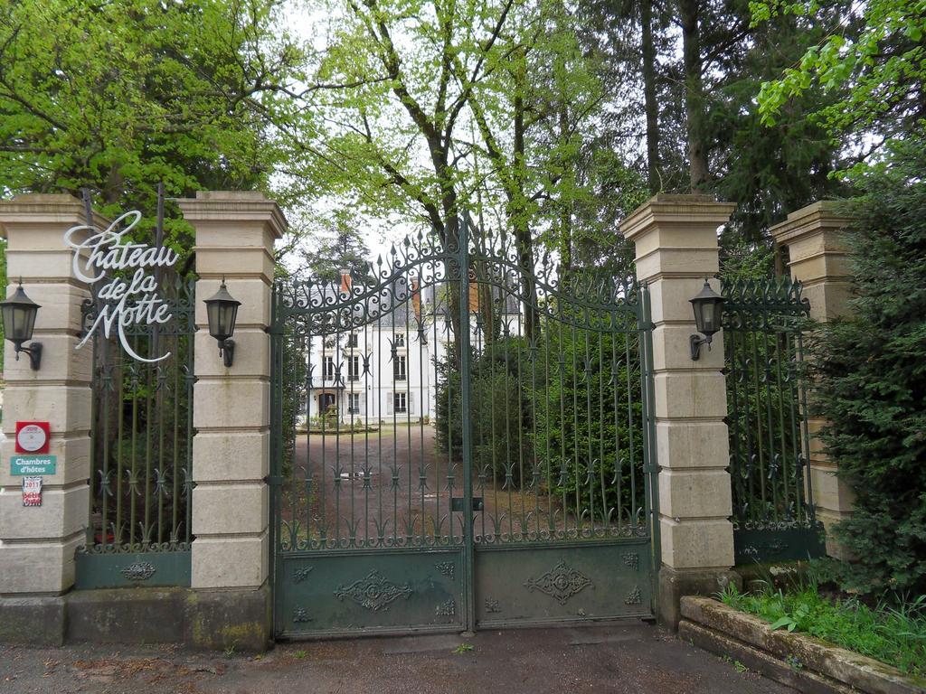 Chateau De La Motte Noailly Exterior photo